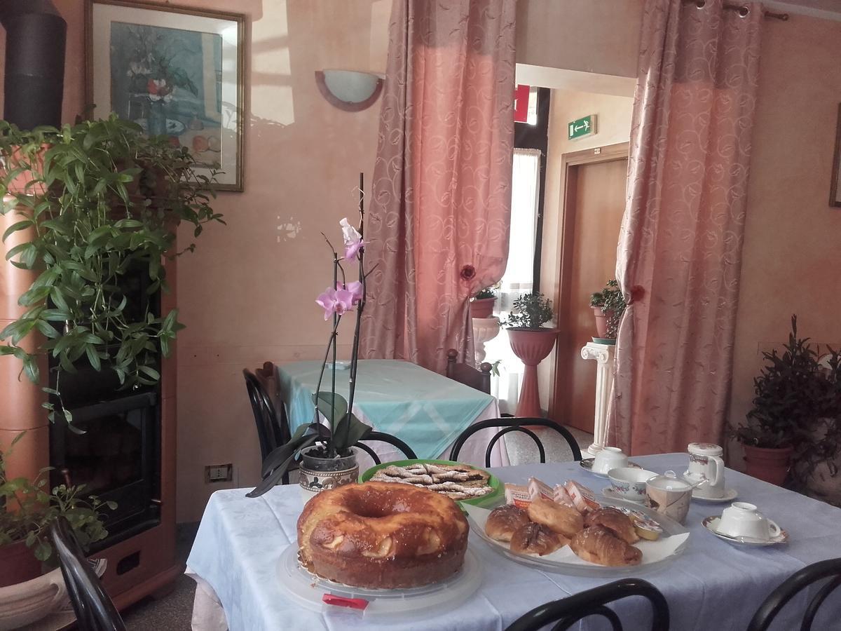 La Lucciola Albergo Ristorante Tagliacozzo Esterno foto